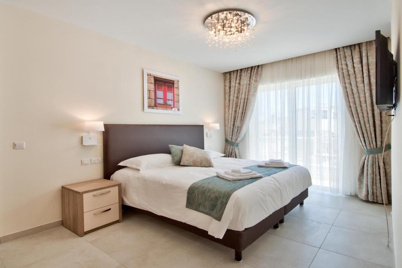 The - Piazza 3*